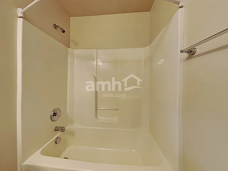 2104 Erin Ln — Photo 13