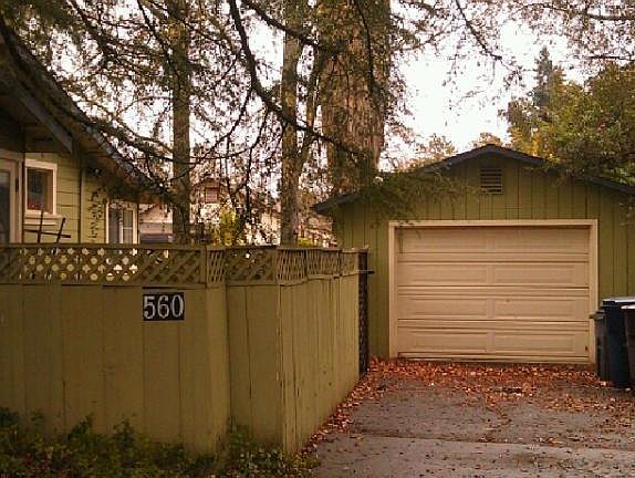 5th image of 560 Hopkins St