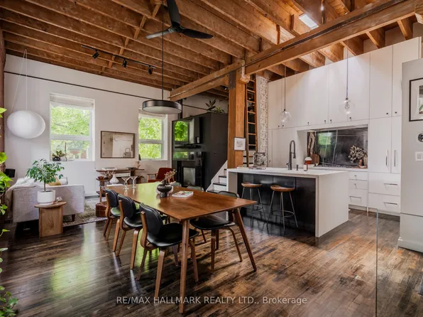 8 Bartlett Ave #2, Toronto, ON M6H 3E6
