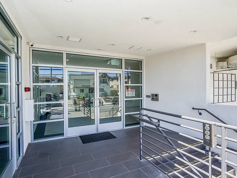2701 James M Wood Blvd #308 — Photo 4
