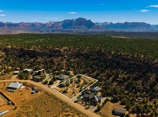 2868 N Foothill Dr, Hurricane, UT 84737