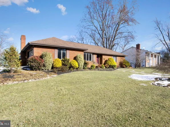 4135 Stone Run Dr, York, PA 17402