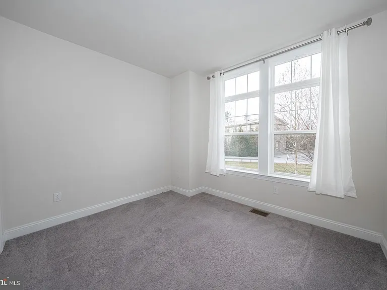 220 Charles Ellis Dr — Photo 35