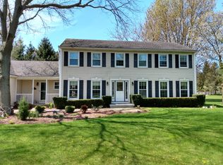 8N768 Brimfield Dr, Elgin, IL 60124