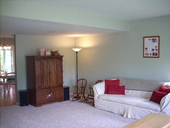 4th image of 1202 Pheasant Dr S