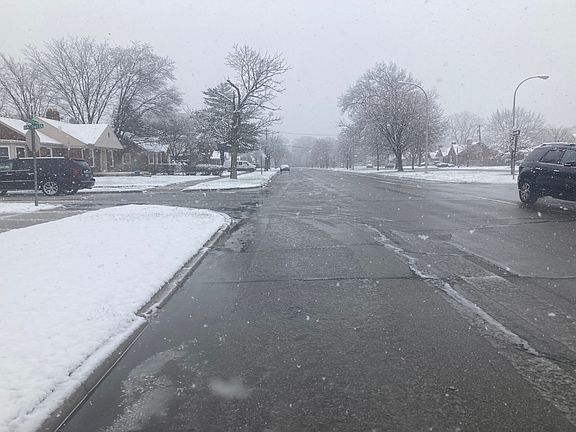 4th image of 16874 W Outer Dr