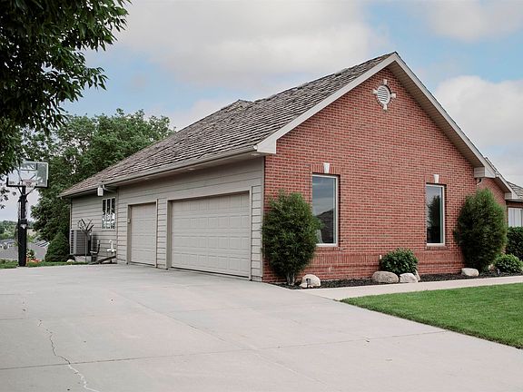 3rd image of 3208 Golf View Dr