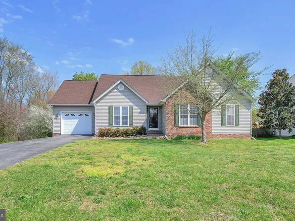 2404 Ruffin Dr, Fredericksburg, VA 22408