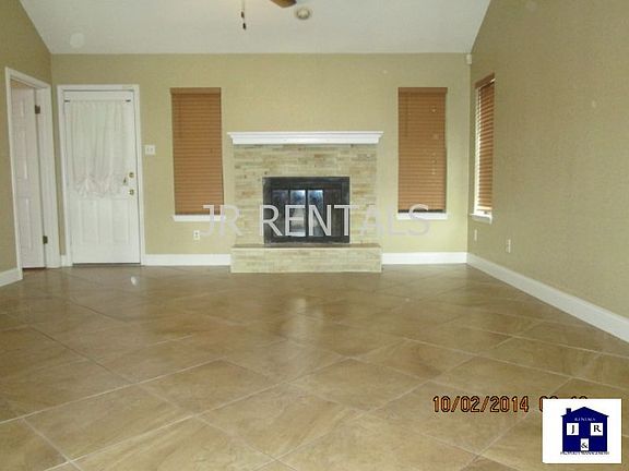 3rd image of 1002 Creek St