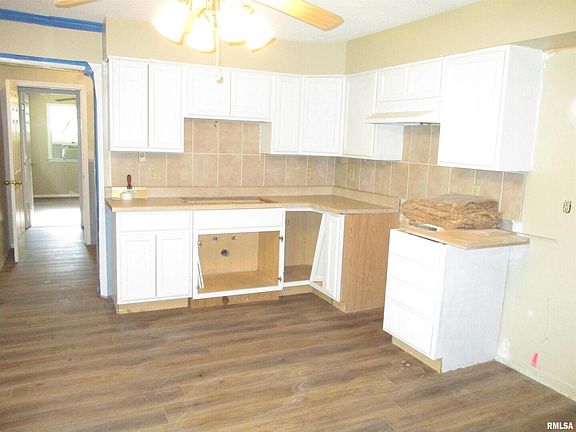 5th image of 405 E Douglas St