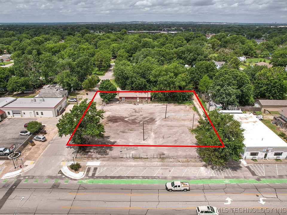 1st image of 824 S Main St