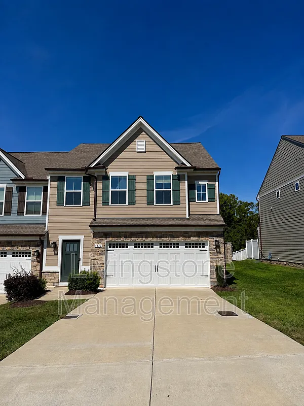 3 bed, 2.5 bath, 1839 sqft, $2,200 — Photo 1