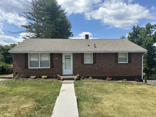 165 Wades Ln, Christiansburg, VA 24073