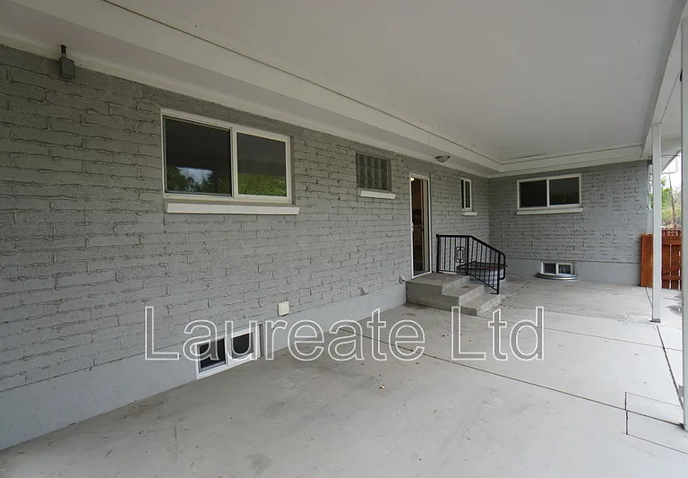 2268 W Maplewood Ave — Photo 22