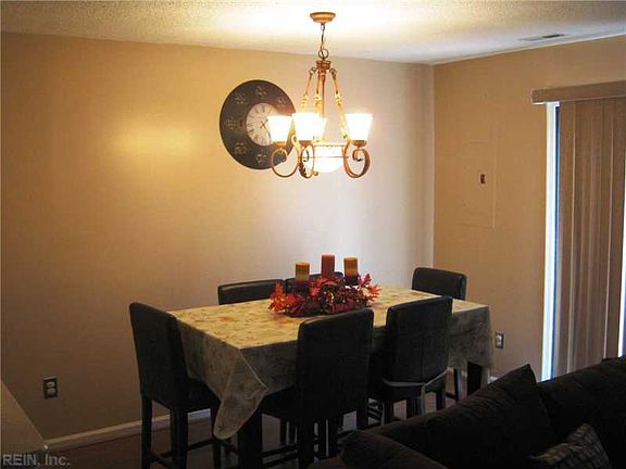 3rd image of 4719 Woodglen Ct