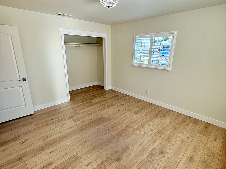 921 York St — Photo 13