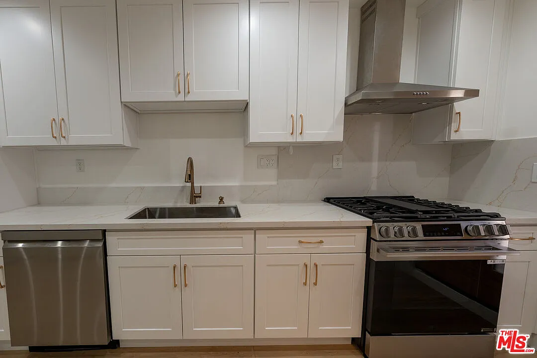 1 bed, 1.0 bath, $2,700 — Photo 3