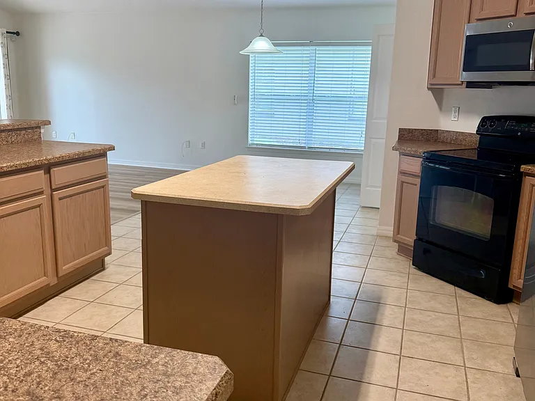 1819 Creekwater Blvd — Photo 11
