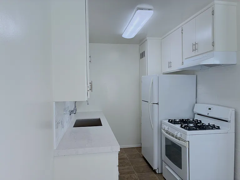 658 Ivy St #2 — Photo 7