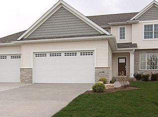 6226 Whispering Hill Ct, Bettendorf, IA 52722