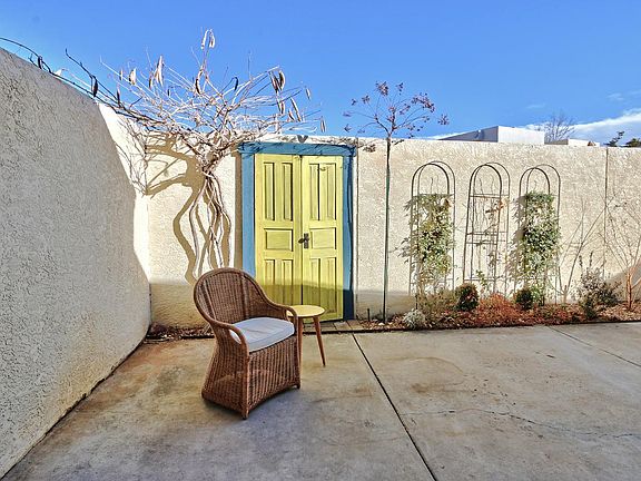 4th image of 5810 Torreon Dr NE