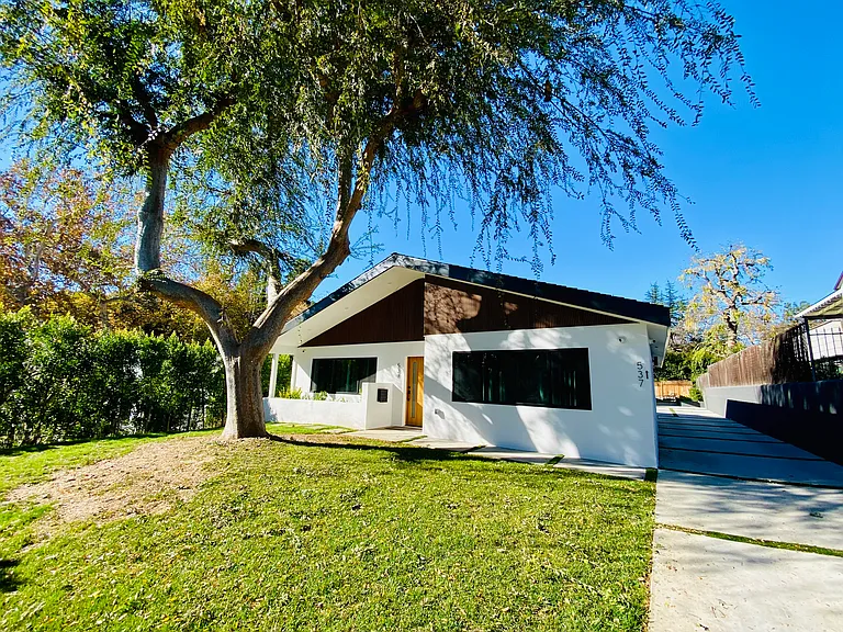 539 Avon Ave — Photo 1