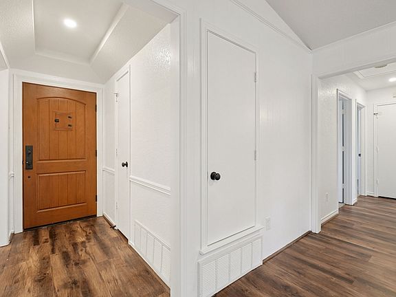 5th image of 1904 Sara Ln