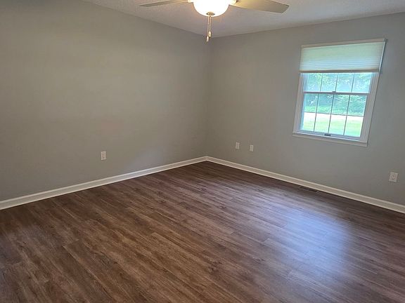 4th image of 373 Lakeview Dr