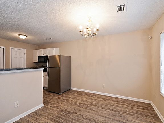 5th image of 777 Hillandale Ln