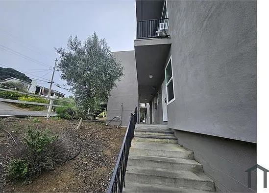 151 Farragut Ave — Photo 23
