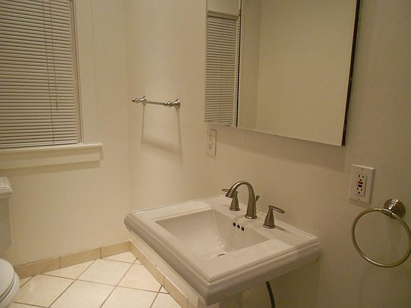 4th image of 178 Cordova Walk