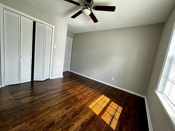 2nd image of 402 Del Norte St