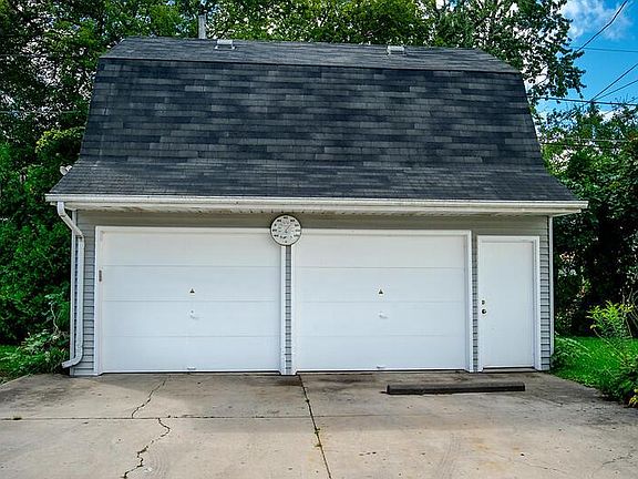 3rd image of 1020 College AVENUE