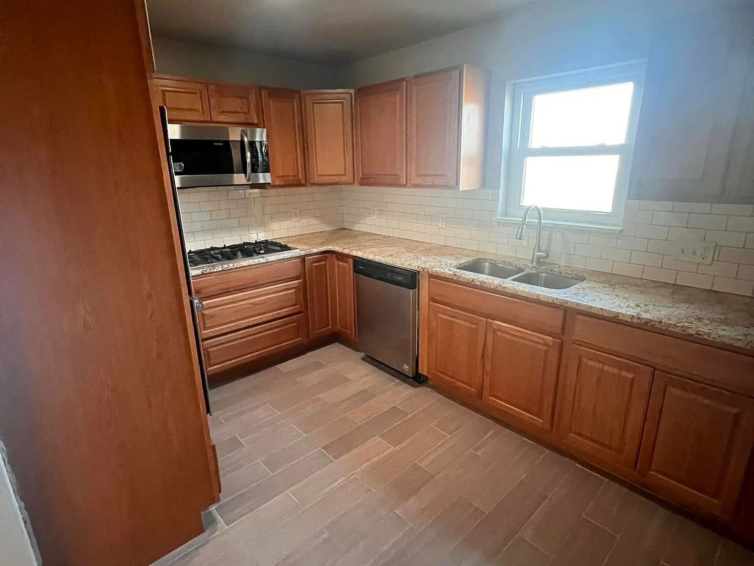 3 bed, 1038 sqft, $1,400 — Photo 2