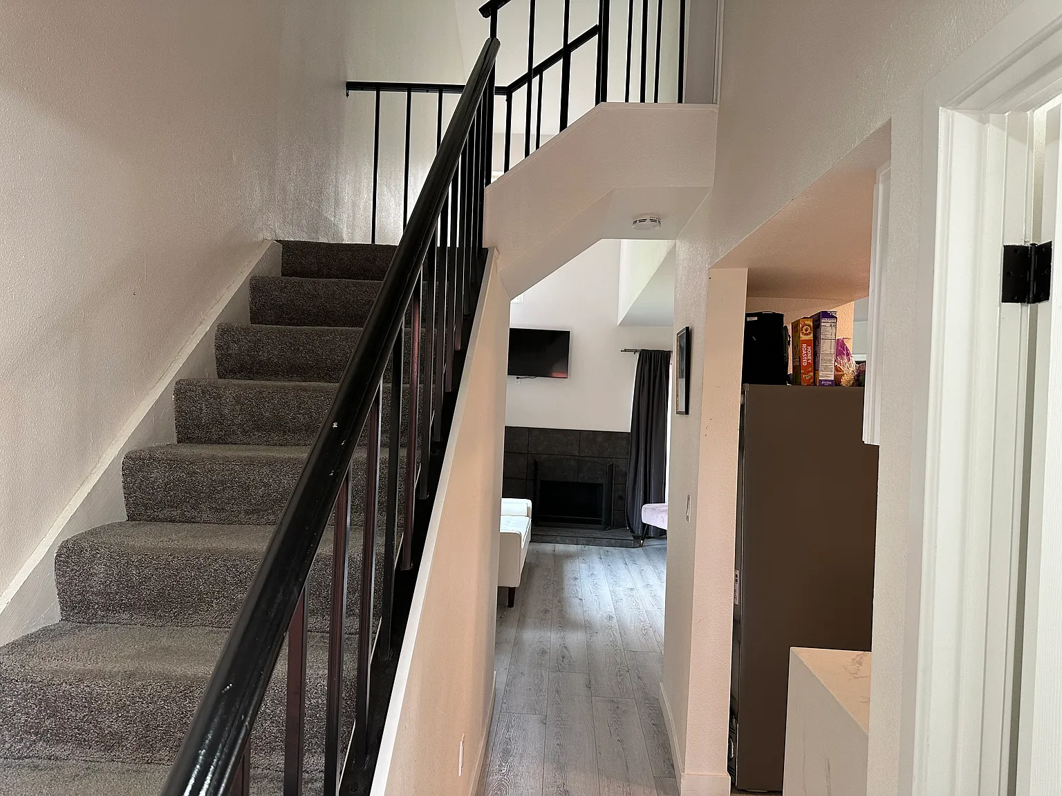 3 bed, 2.5 bath, 1646 sqft, $3,100 — Photo 3