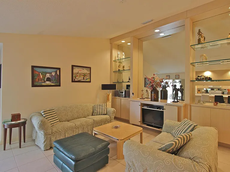 10201 Chapman Oak Ct — Photo 5