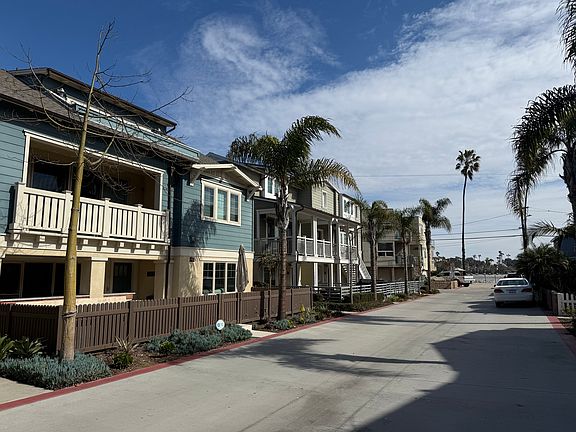 2nd image of 822 Santa Barbara Pl
