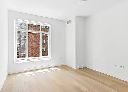 5th image of 115 E 55th St APT 10B