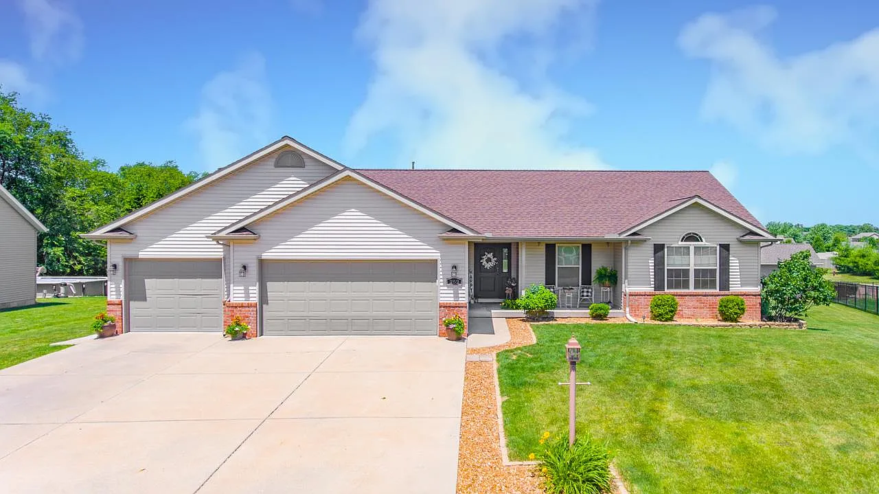 252 Karagen Cir photo 1