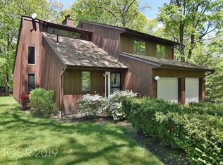 7 Overlook Rd, Bloomingdale, NJ 07403