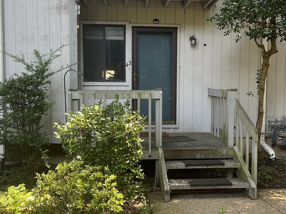 43 Harwood Ln
