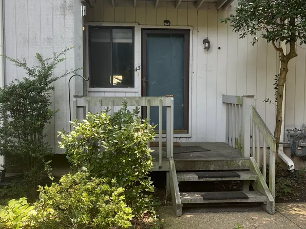 43 Harwood Ln, Clementon, NJ 08021