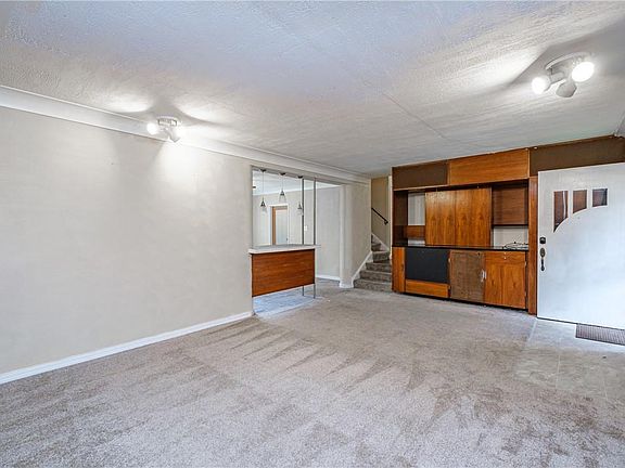 5th image of 1933 Lincoln Avenue Ext