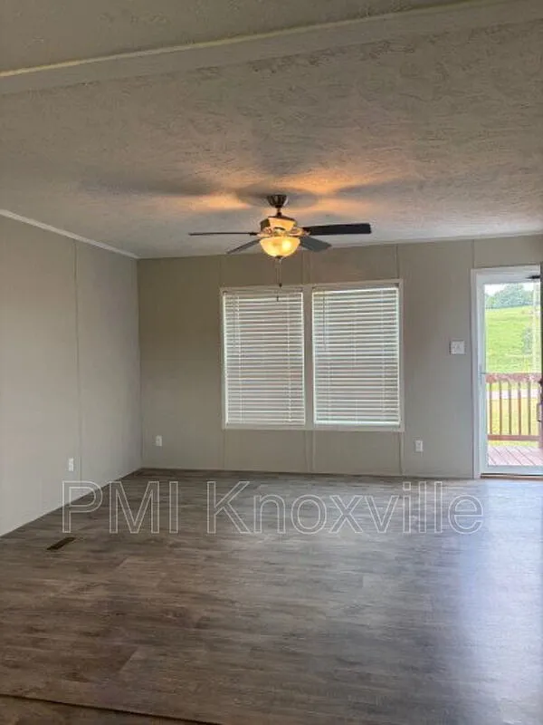 3 bed, 2.0 bath, 1344 sqft, $1,550 — Photo 2