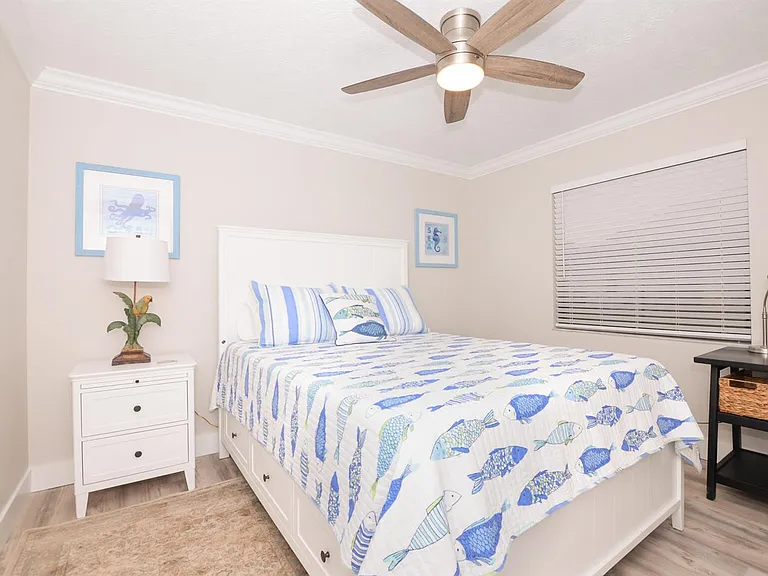 2411 NE Pinecrest Lakes Blvd — Photo 25