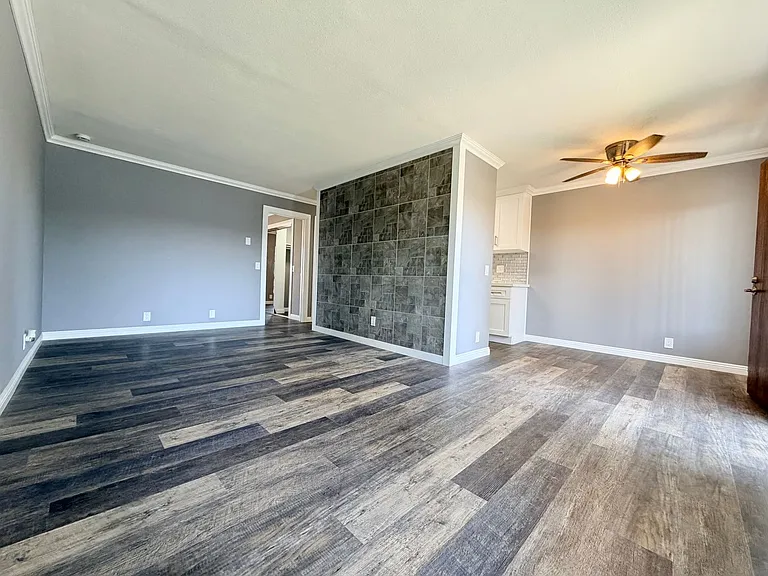 1310 N G St — Photo 9