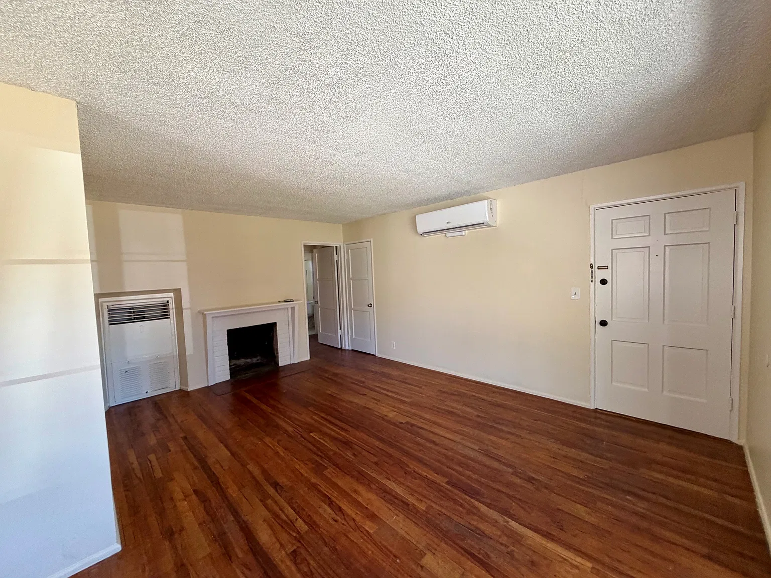 1617 Raymond Hill (621) - 3 — Photo 3