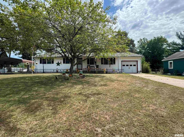 1058 Augusta St, Pekin, IL 61554