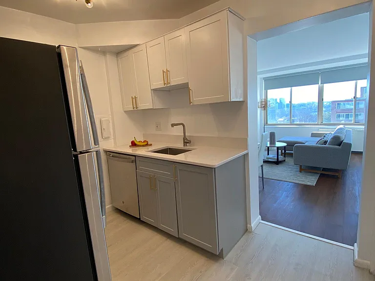 922 24th St NW #811 — Photo 3