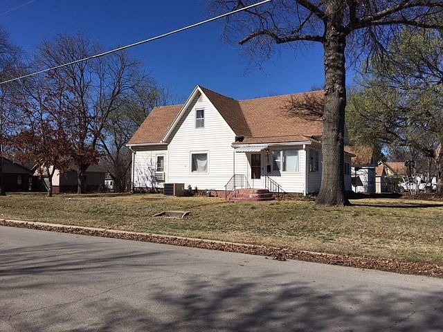 2nd image of 119 E 3rd Ave